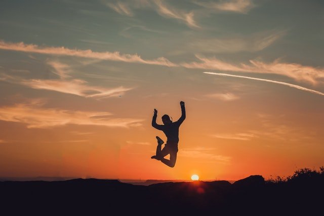 Prázdninové dovádění na trampolíně 366